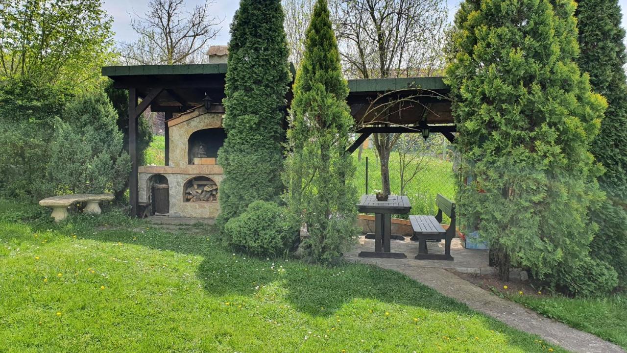 Rajski Vrt Vrdnik Buitenkant foto